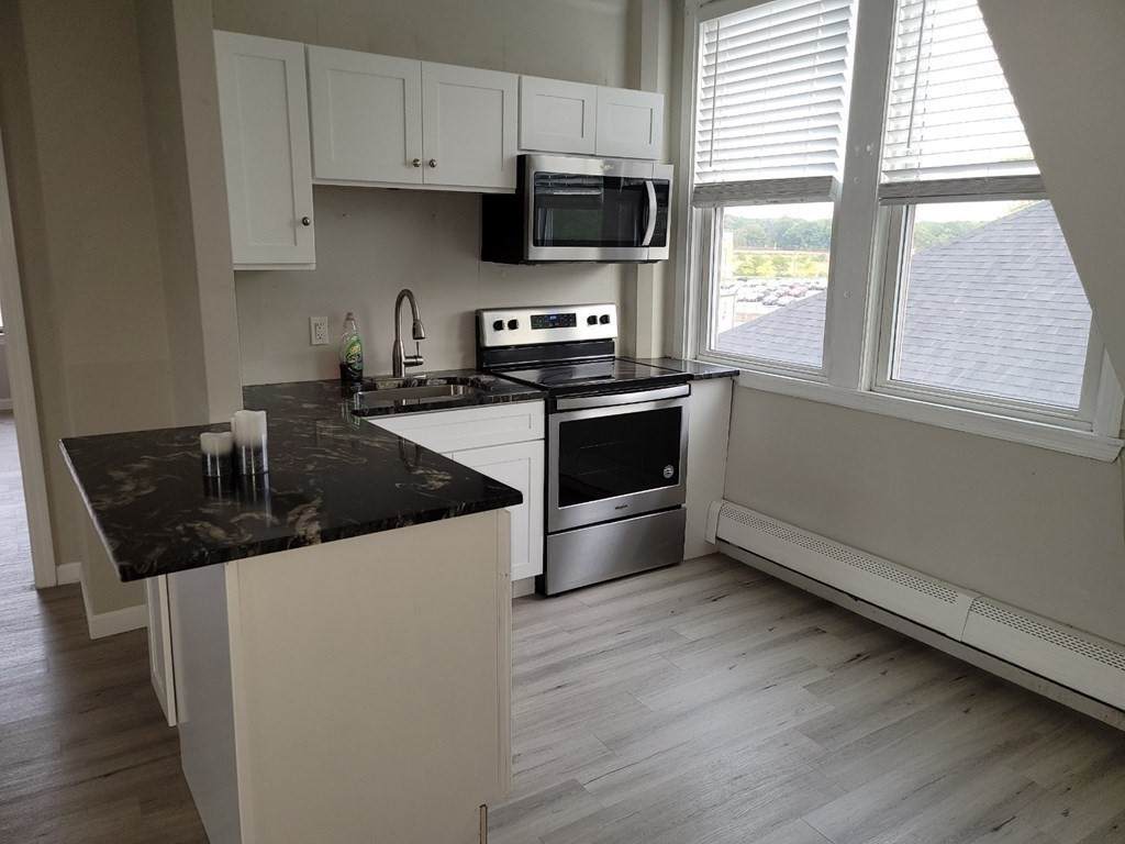 105 Loring - Photo 1