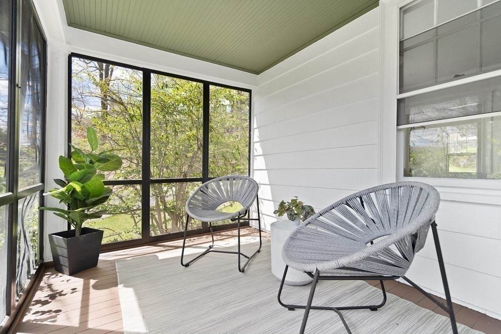 349 Warren St - Photo 1