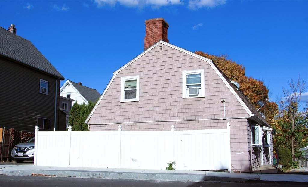 519 Ferry St - Photo 1