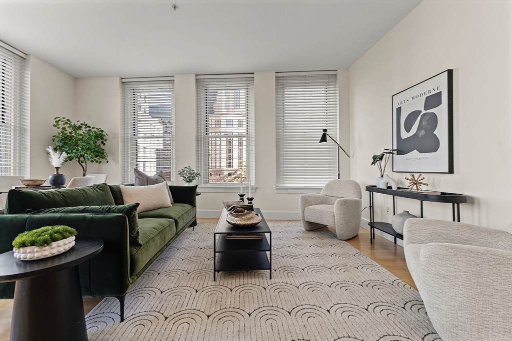 70 Lincoln Street - Photo 1