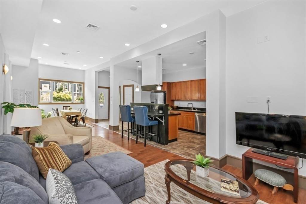 62 Clifford St - Photo 1