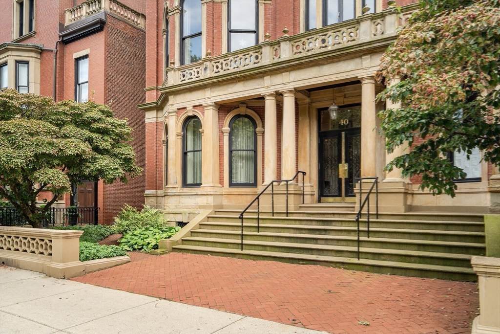 40 Commonwealth Ave - Photo 1