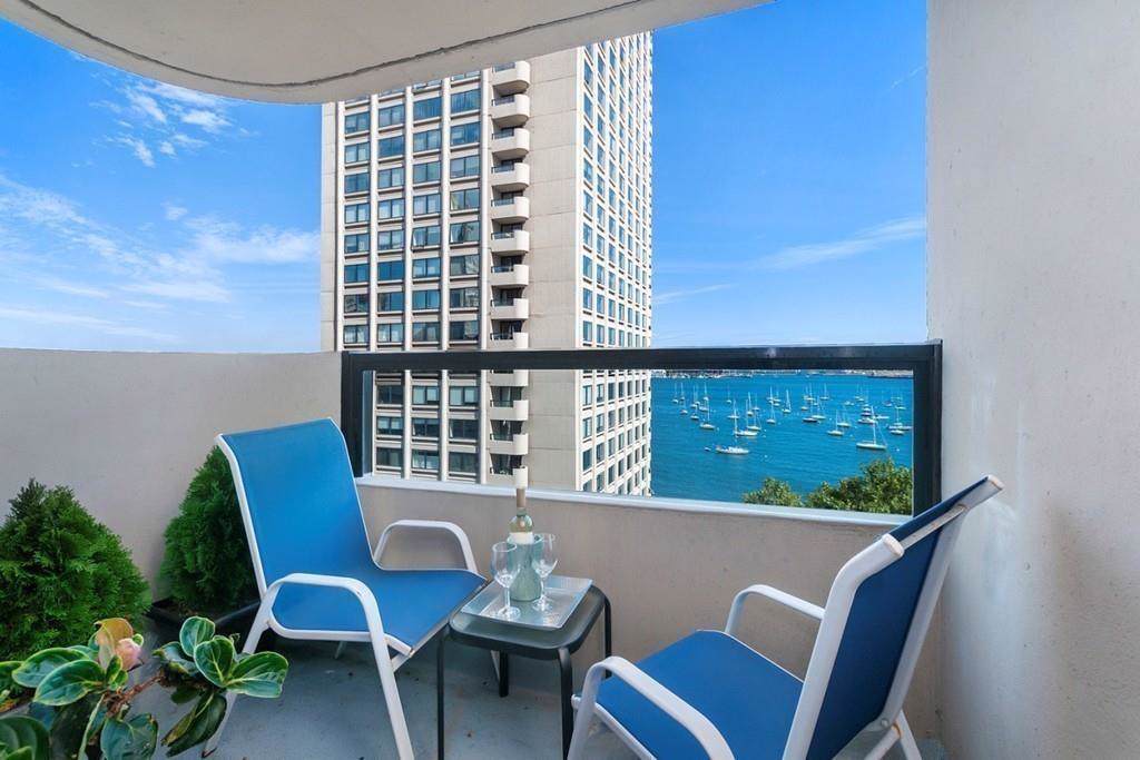 65 East India Row - Photo 1