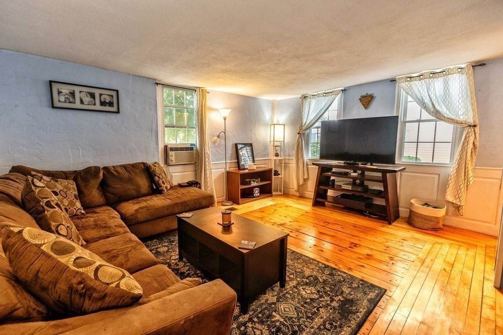 81 Ash St - Photo 1