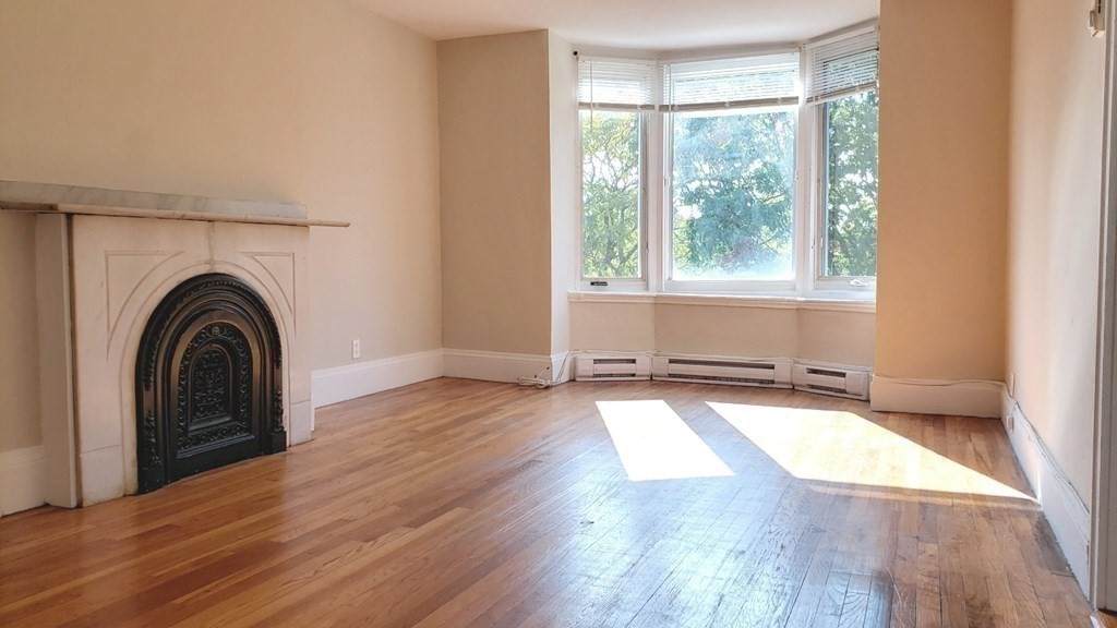209 West Newton Street - Photo 1
