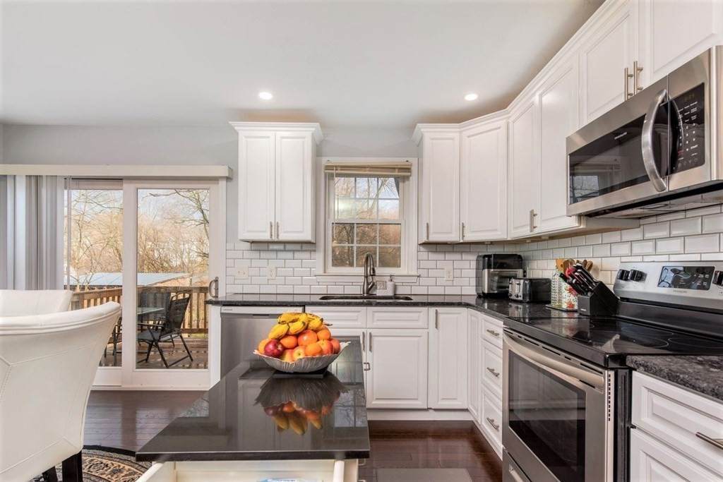 9 Holmes St - Photo 1