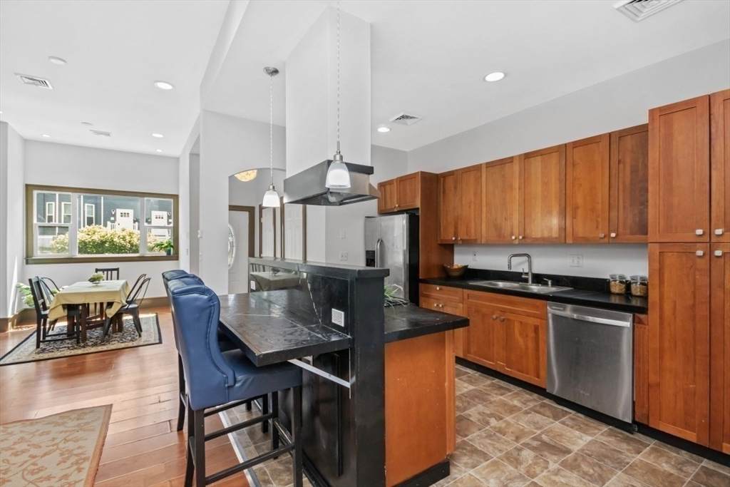 62 Clifford St - Photo 1