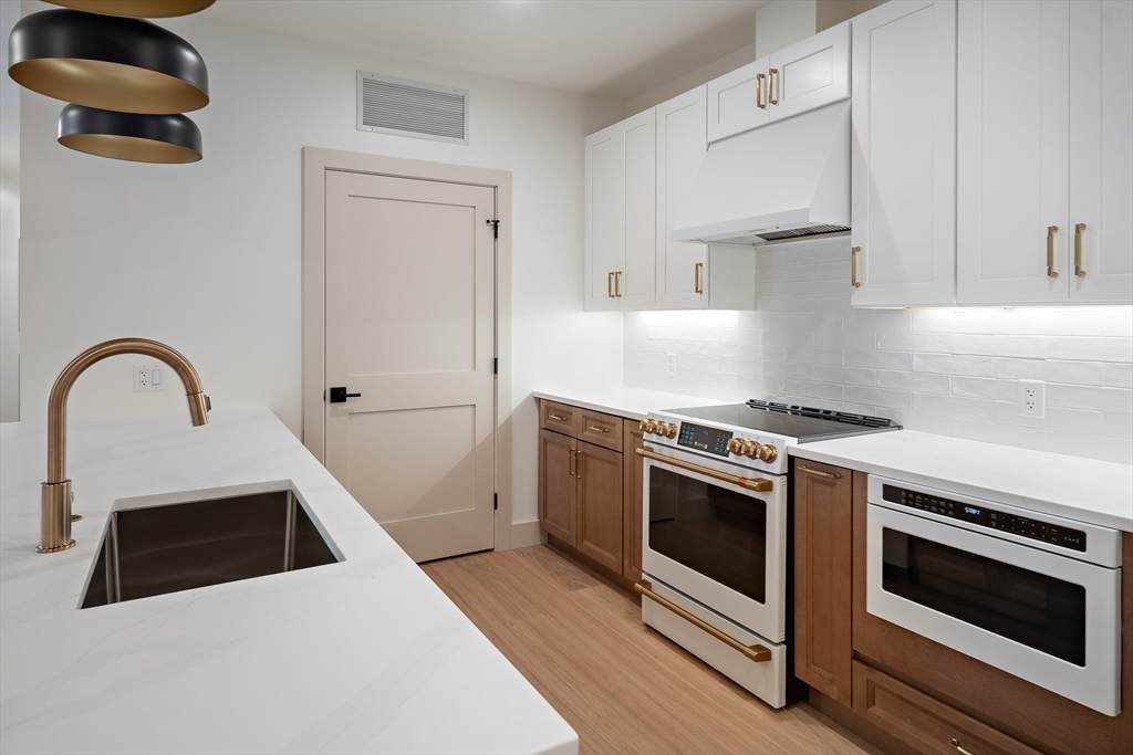 1025 Massachusetts Avenue - Photo 1