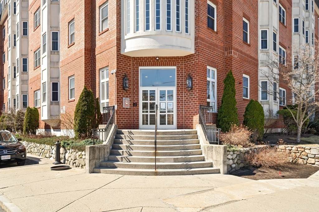 120 Wyllis Ave - Photo 1