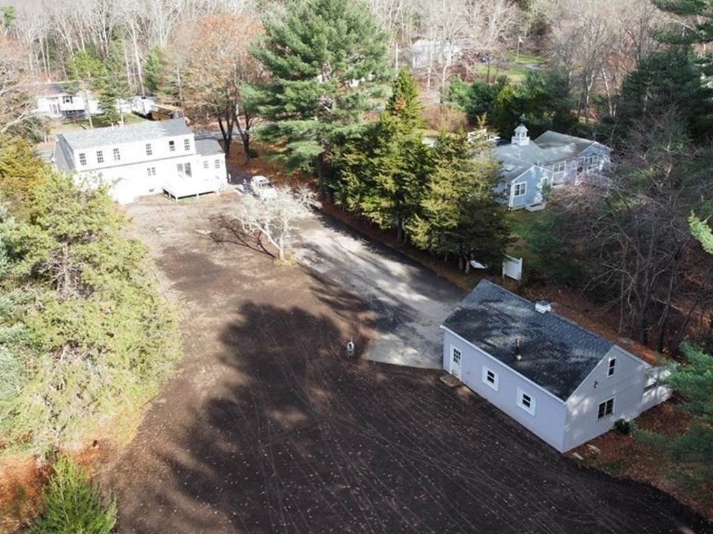 517 Center St - Photo 1