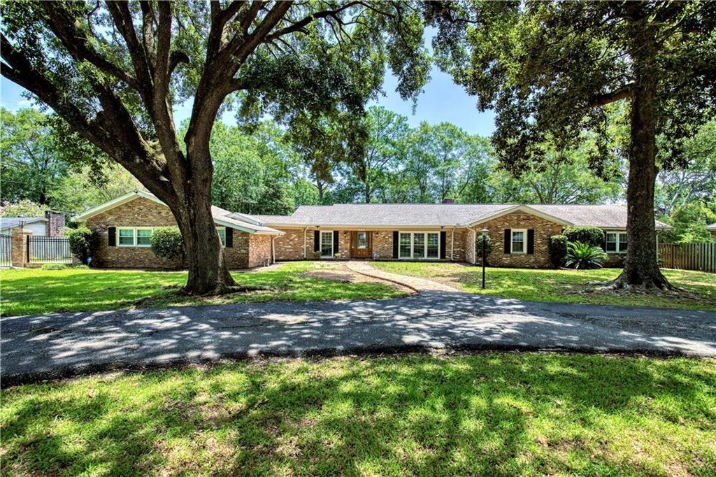615 Skyline Drive - Photo 1