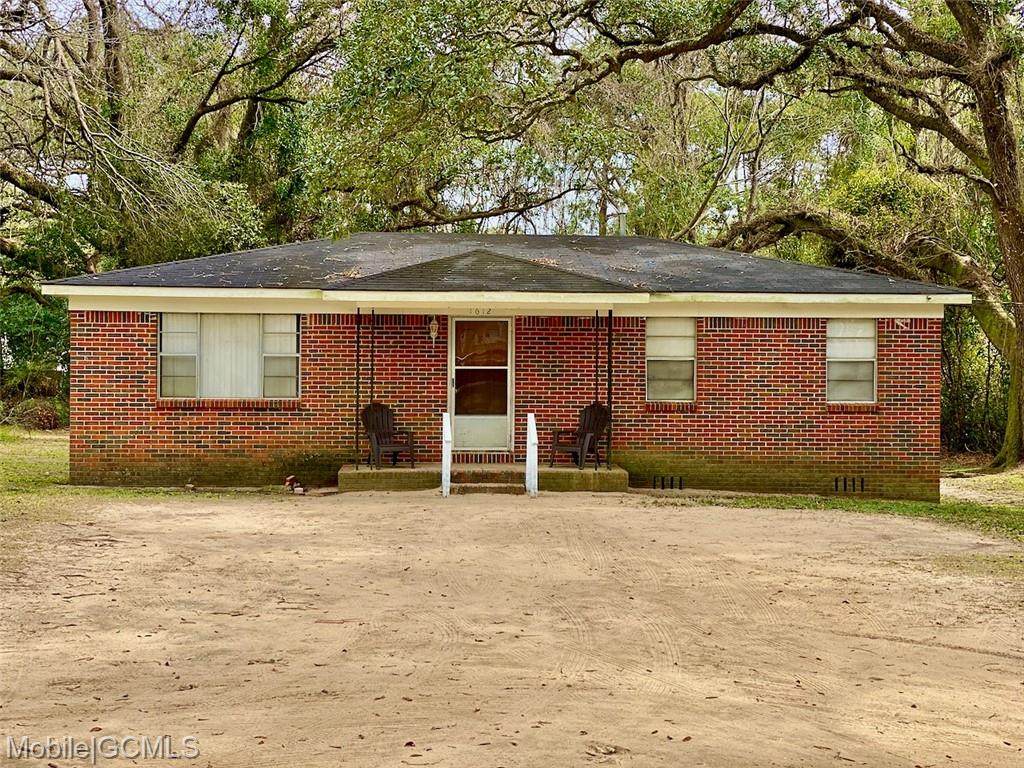 1612 Northview Drive - Photo 1