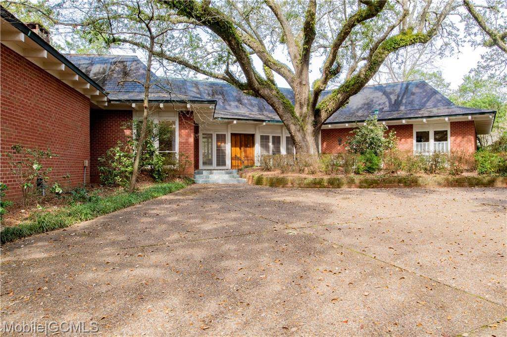 55 Wimbledon Drive - Photo 1