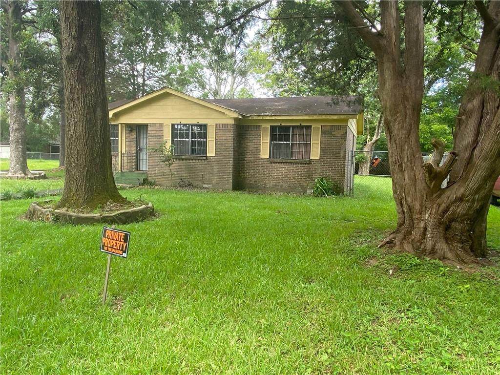 701 Bond Street - Photo 1