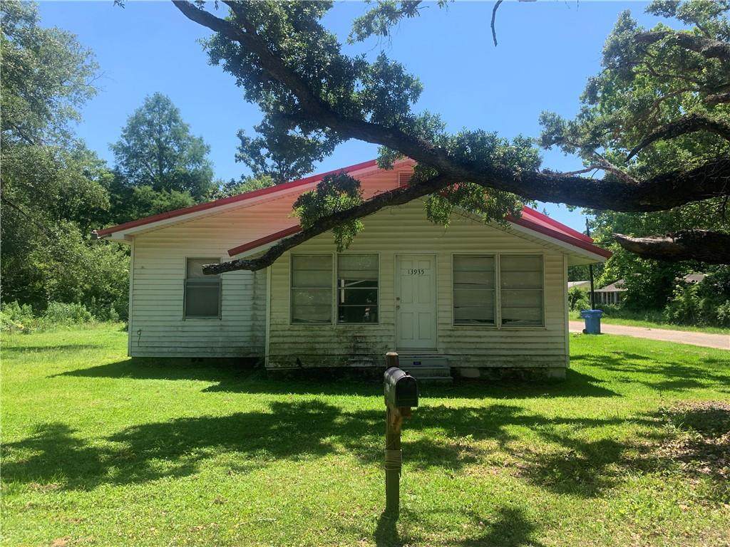 13935 Woodruff Avenue - Photo 1