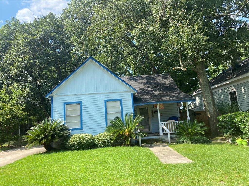 1104 Oak Street - Photo 1