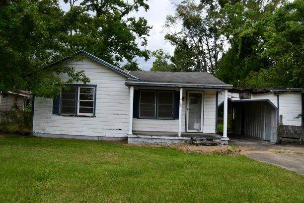 1718 Daniels Avenue - Photo 1