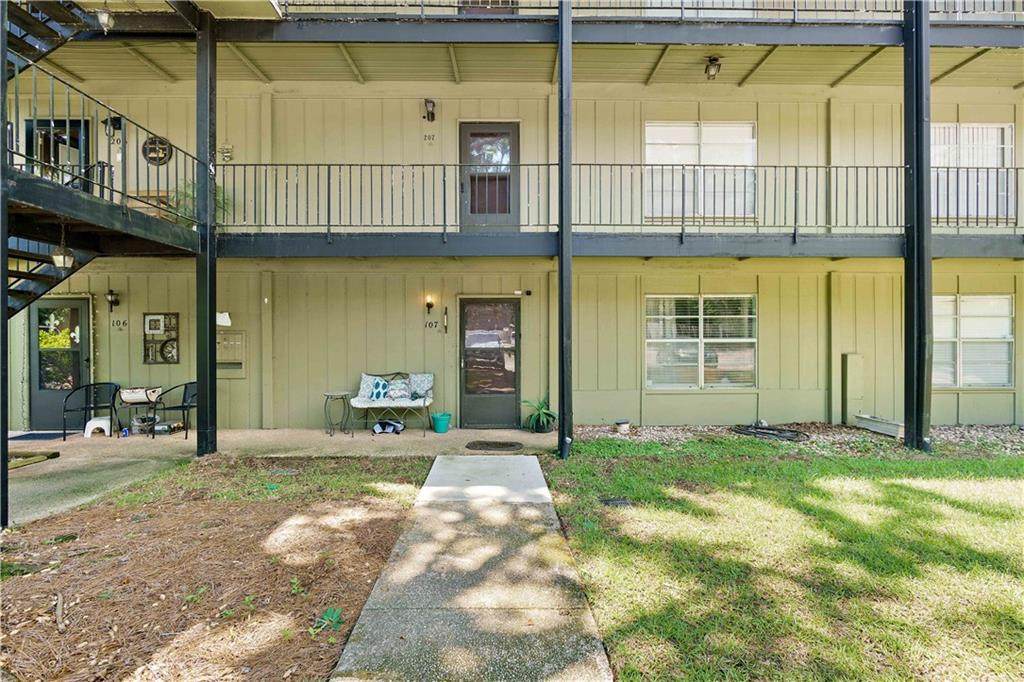 107 Riverbend Drive - Photo 1