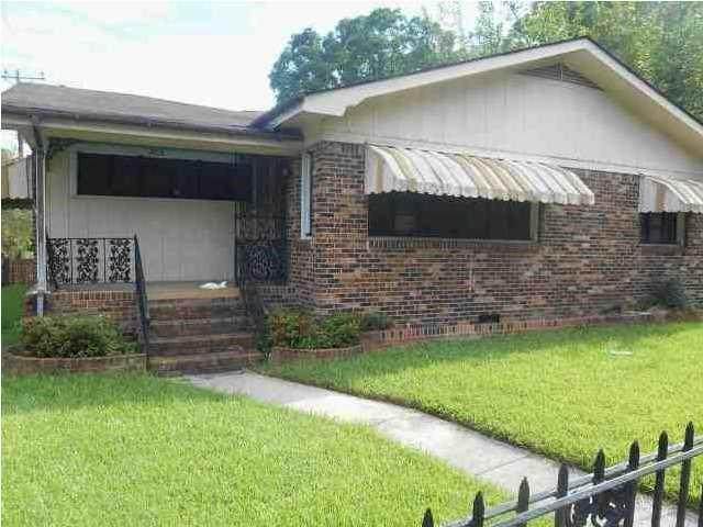 1458 Delusser Street - Photo 1