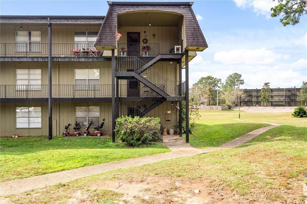 305 Riverbend Drive - Photo 1