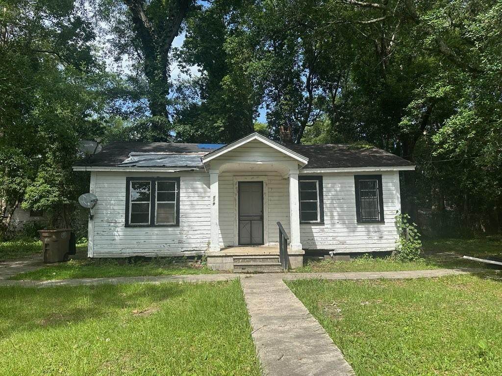 818 Carleton Avenue - Photo 1