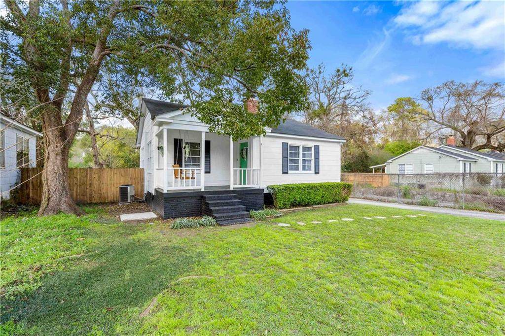 208 Pinehill Drive - Photo 1