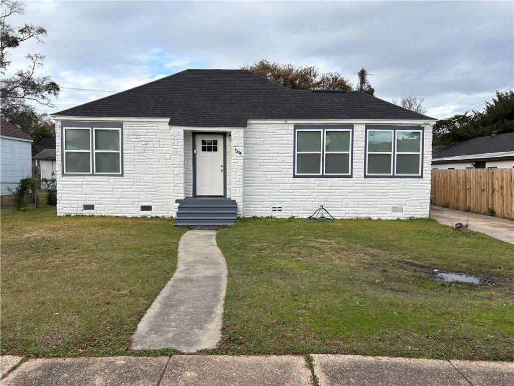1304 Cloverleaf Circle - Photo 1