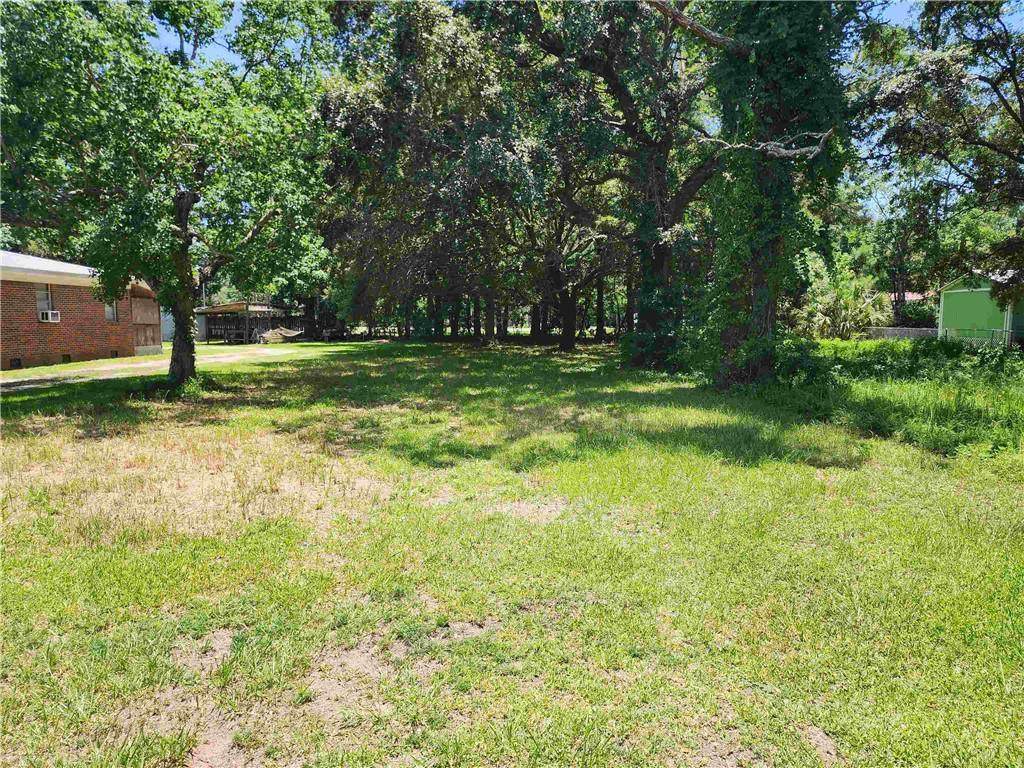 911 Cadillac Avenue - Photo 1