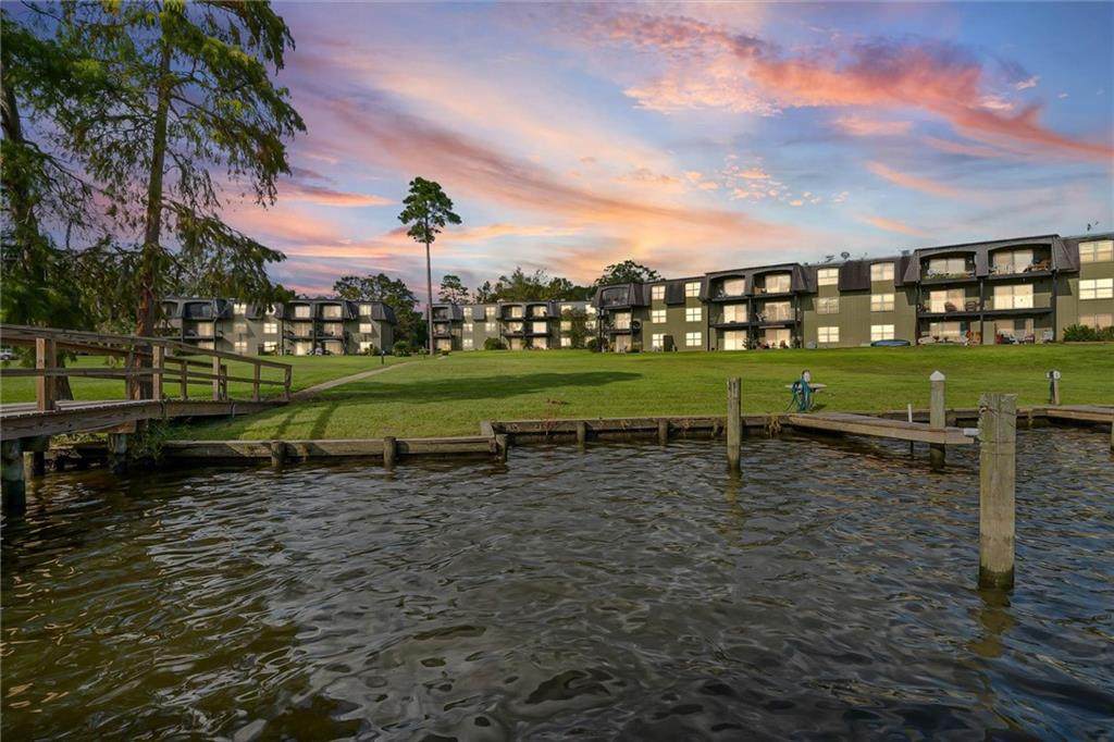319 Riverbend Drive - Photo 1