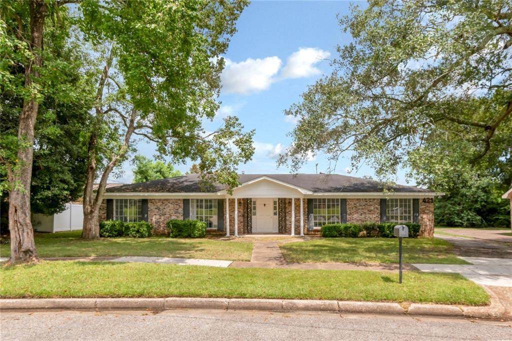 421 Pennington Circle - Photo 1