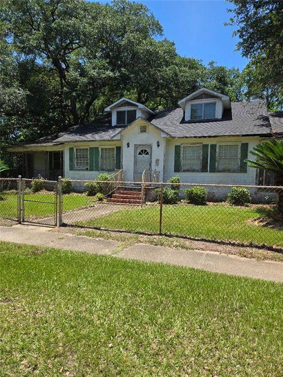 617 Oak Avenue - Photo 1