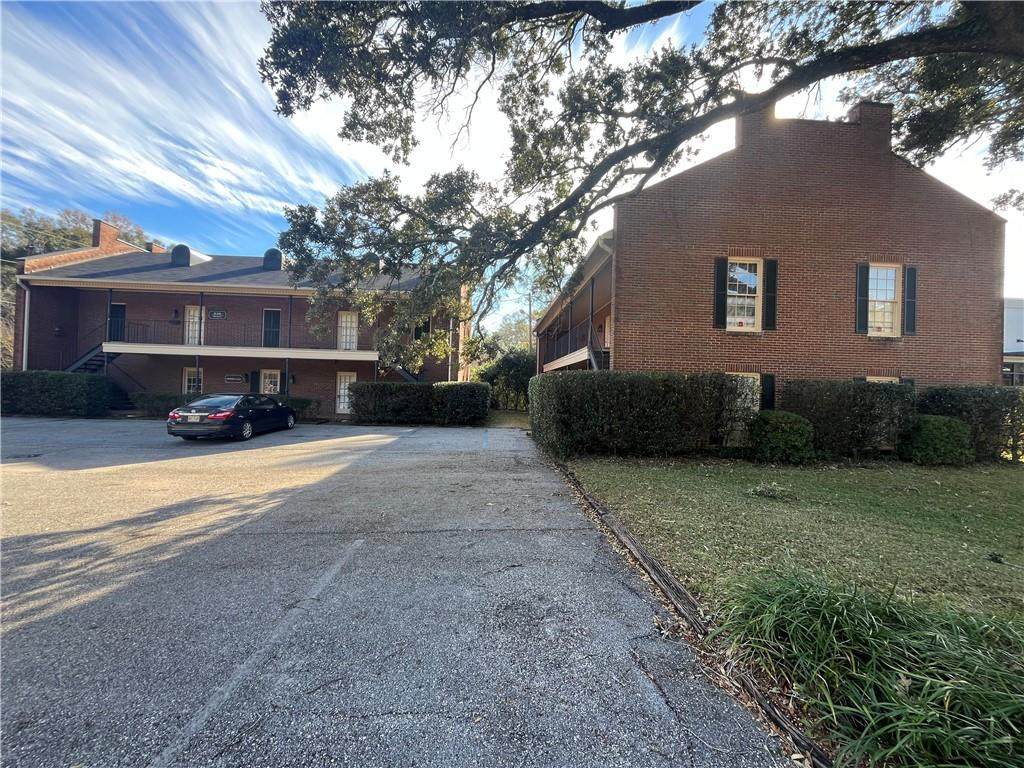 6051 Airport Boulevard - Photo 1