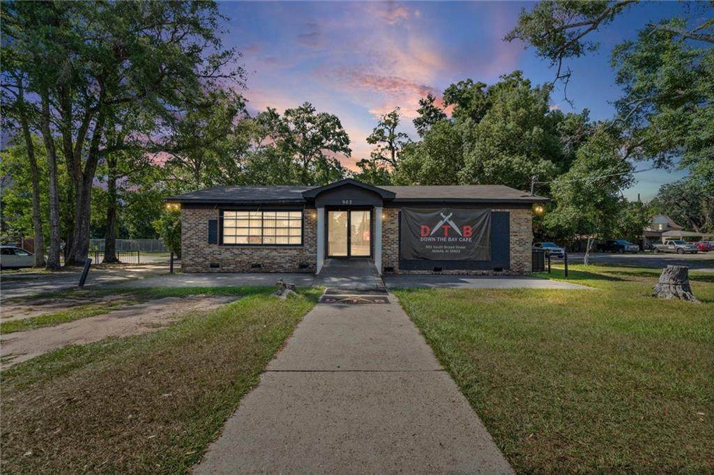 960 Broad Street - Photo 1