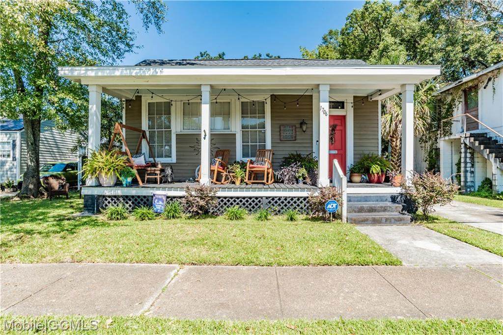 1706 Mcgill Avenue - Photo 1