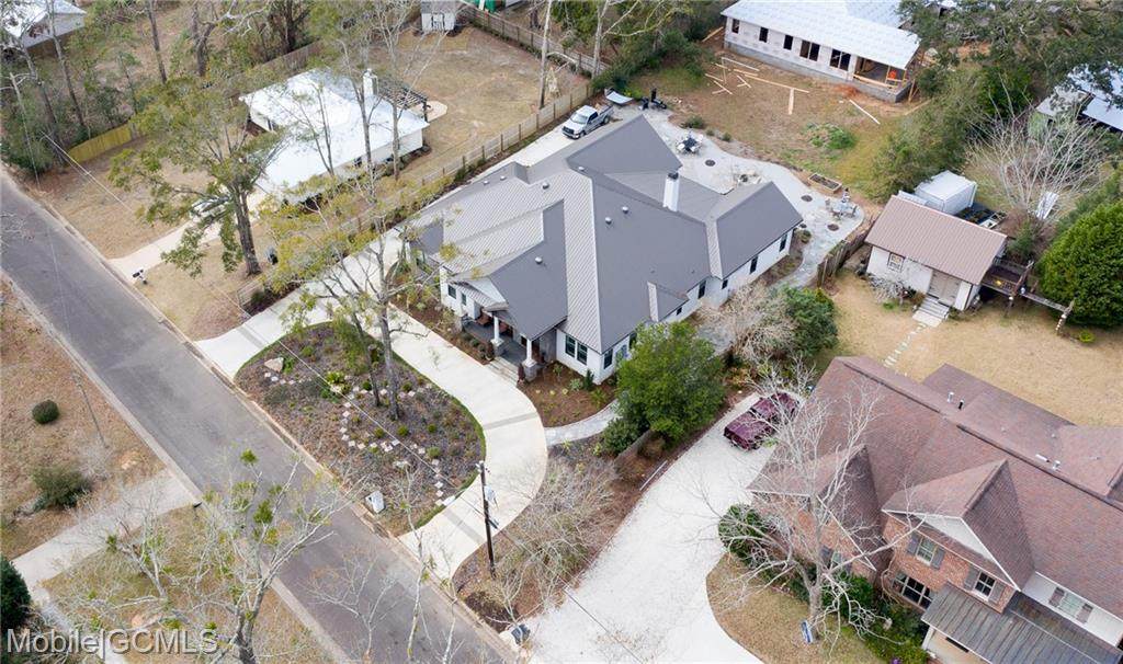 516 Dyson Street - Photo 1