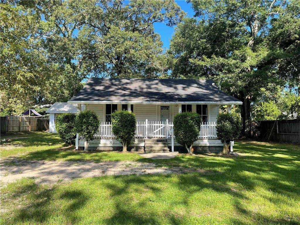 300 Hillcrest Road - Photo 1