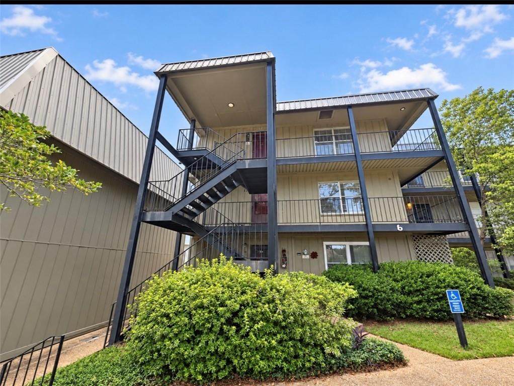 225 Riverbend Drive - Photo 1