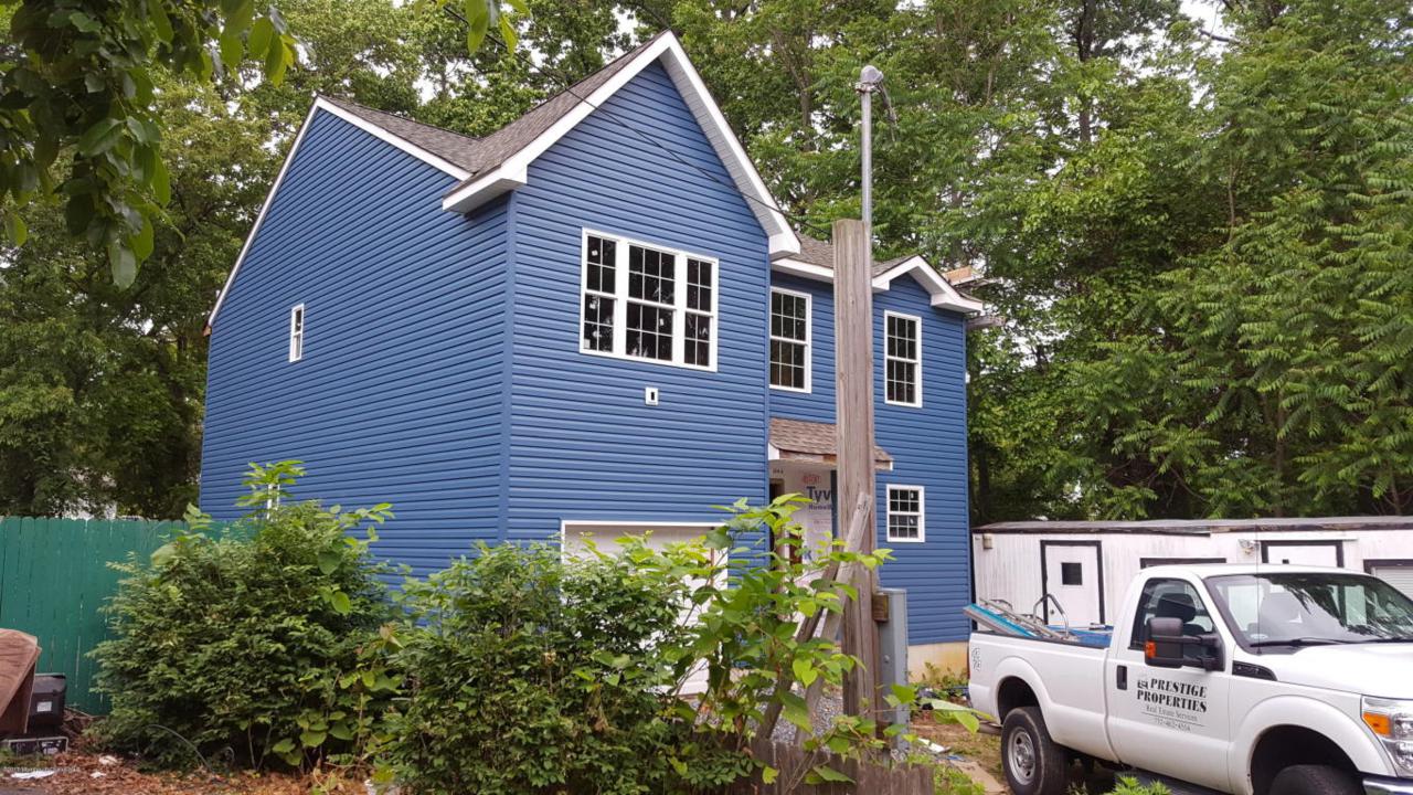 105 Elm Place - Photo 1