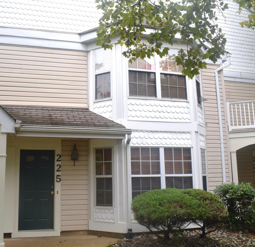225 Tulip Lane - Photo 1