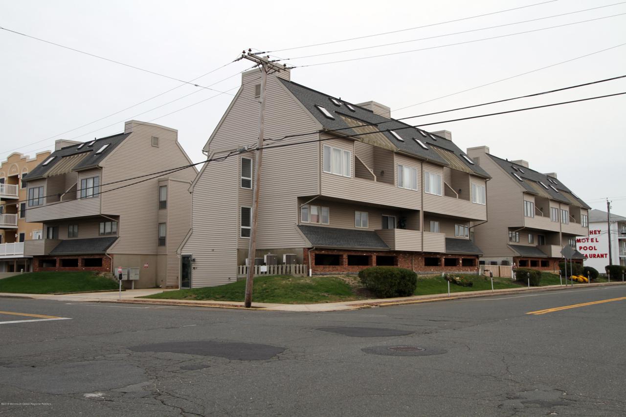 129 Hiering Avenue - Photo 1