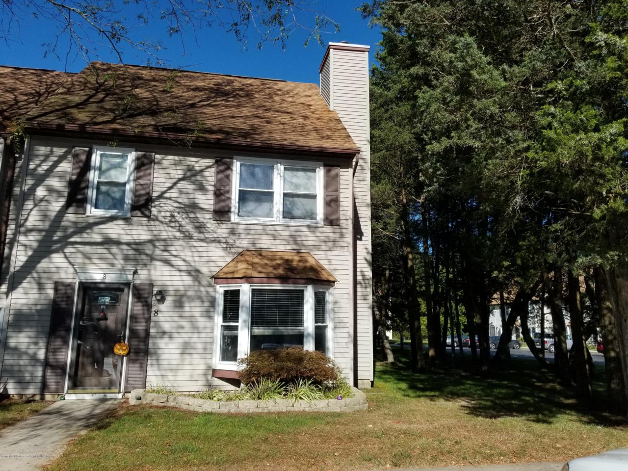 8 Colonial Court - Photo 1