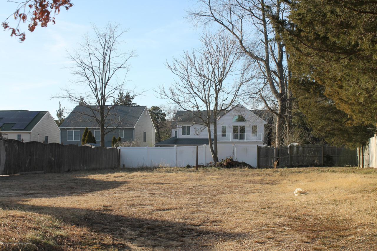109 Longfellow Avenue - Photo 1