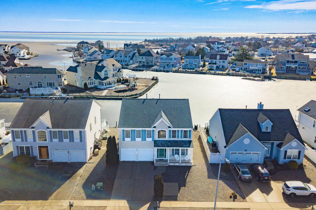 325 Bayview Avenue - Photo 1
