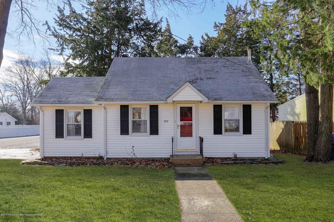 749 Acorn Drive - Photo 1