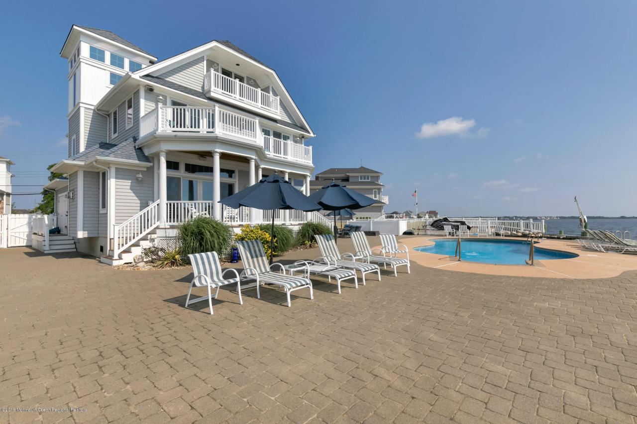 581 Bayview Drive - Photo 1