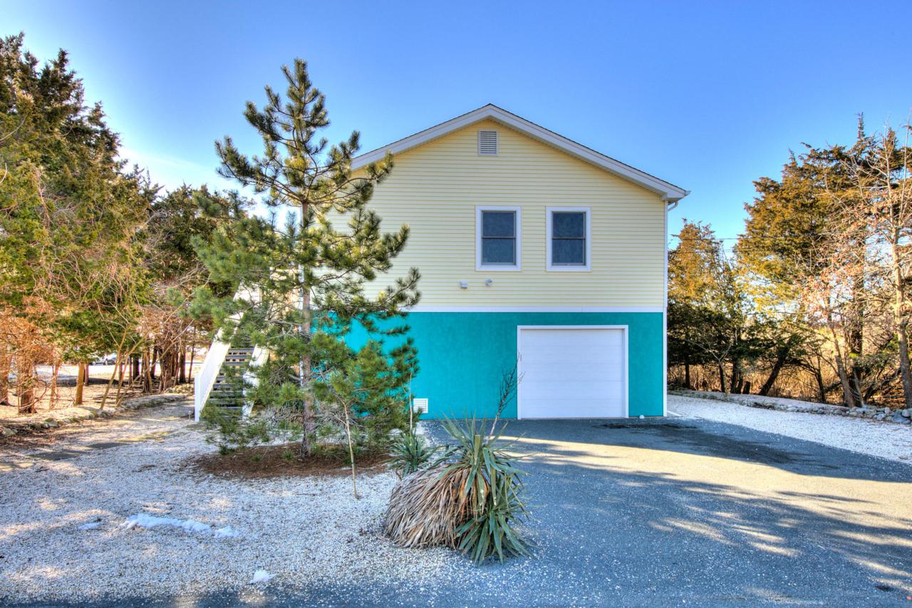 17 Surfside Boulevard - Photo 1