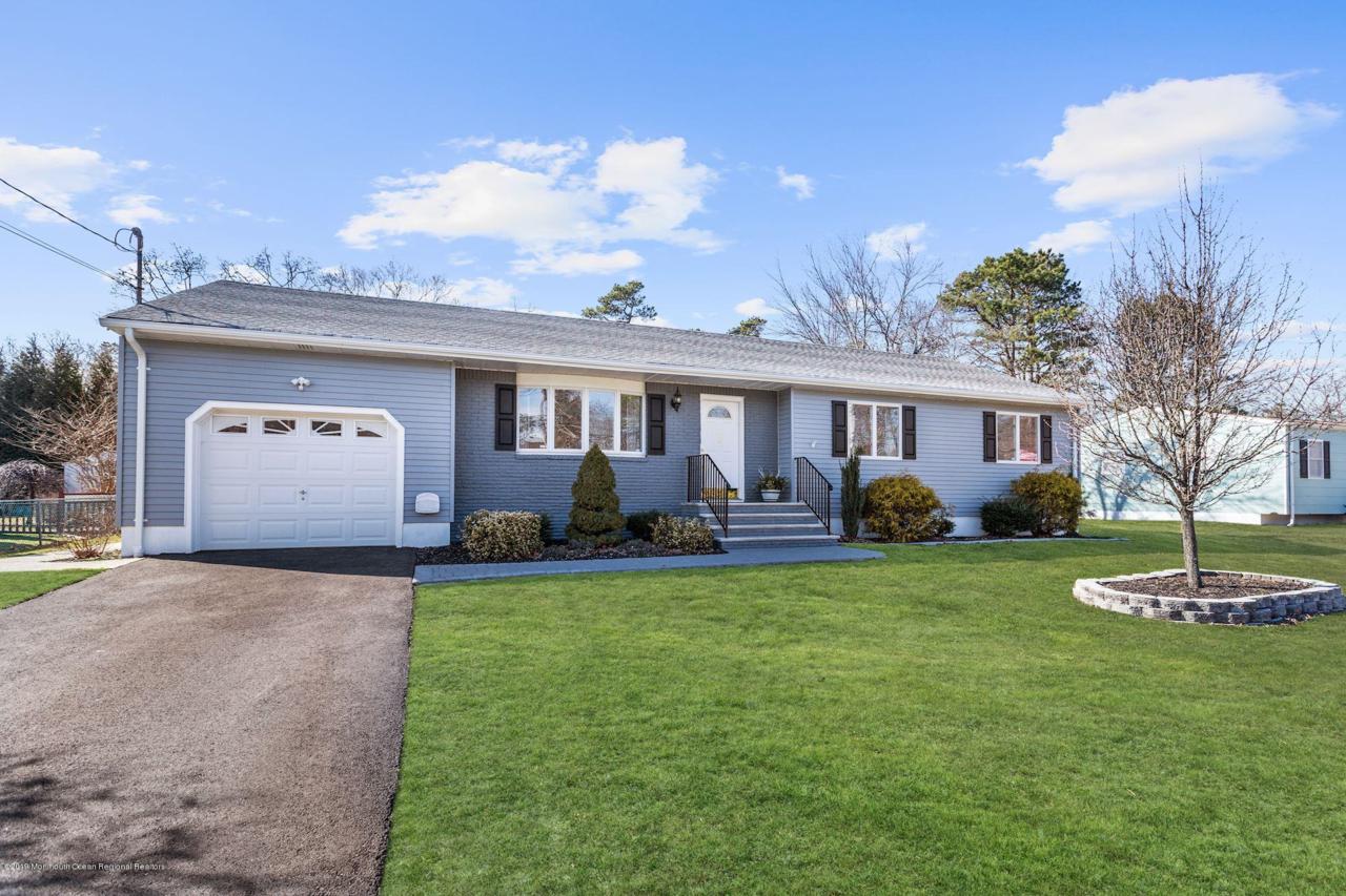 242 Hawaii Drive - Photo 1