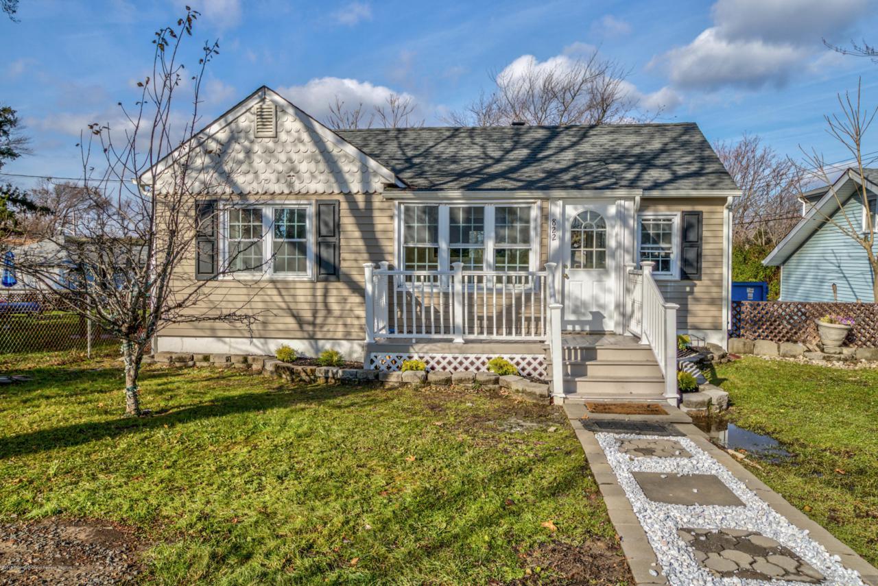 822 Overlook Circle - Photo 1