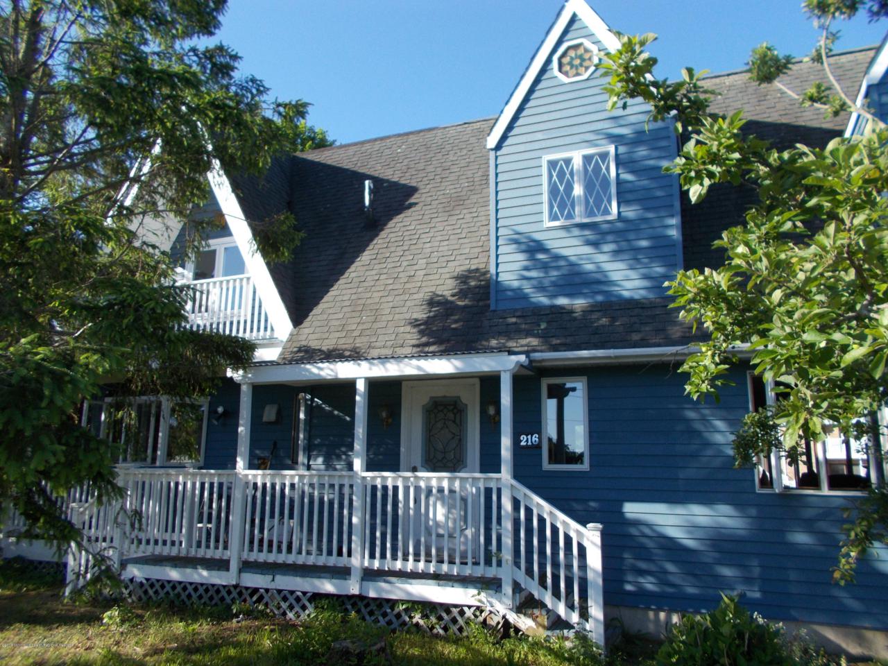 216 Redwood Drive - Photo 1