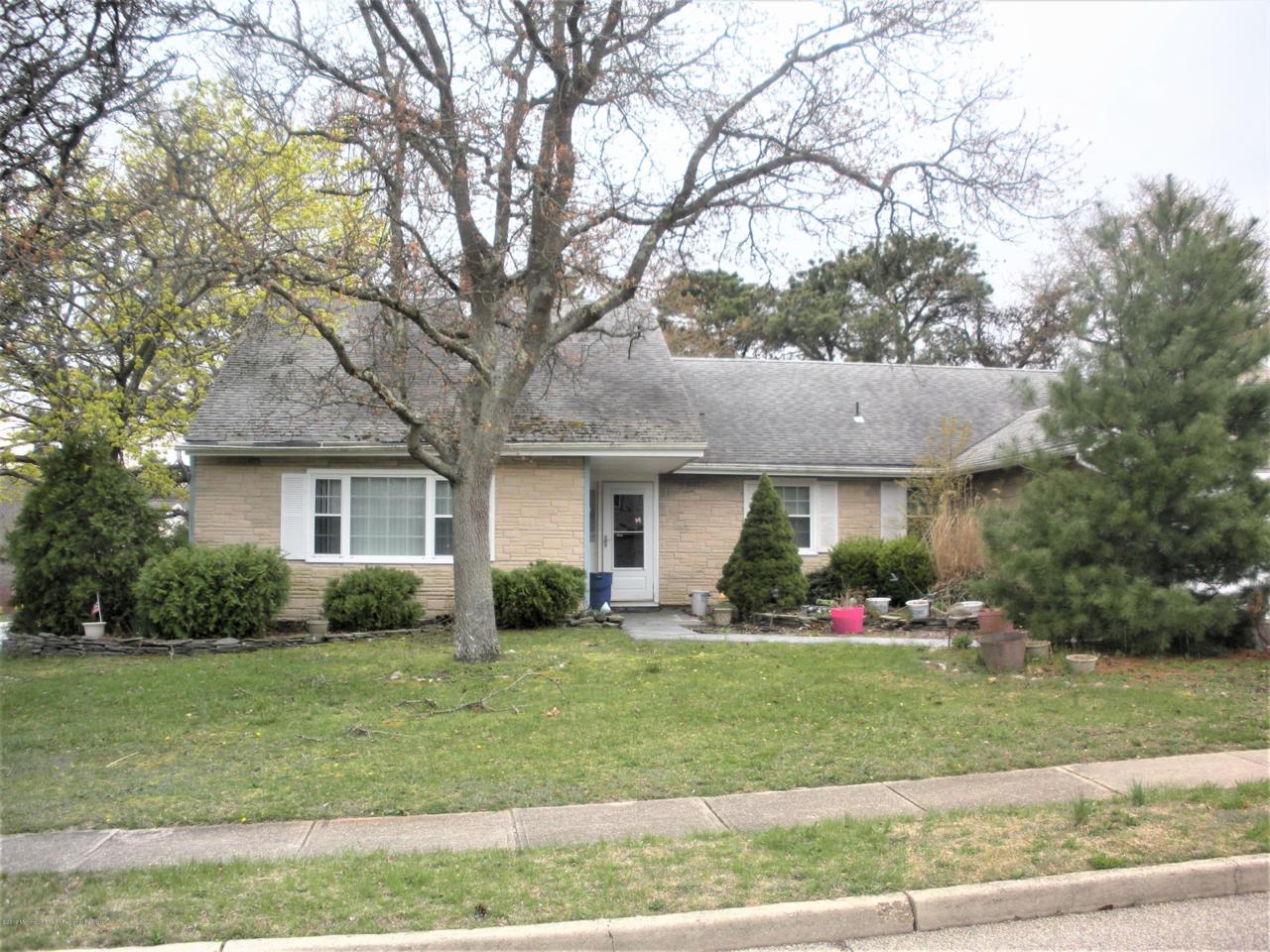 47 Georgetown Boulevard - Photo 1